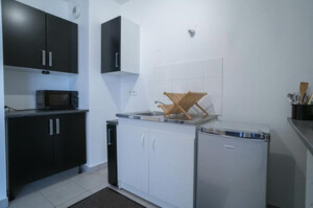 Lovely 1-Bedroom Unit With Free Parking On Premise Asnières Eksteriør billede