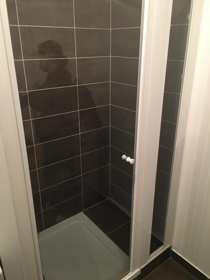 Lovely 1-Bedroom Unit With Free Parking On Premise Asnières Eksteriør billede